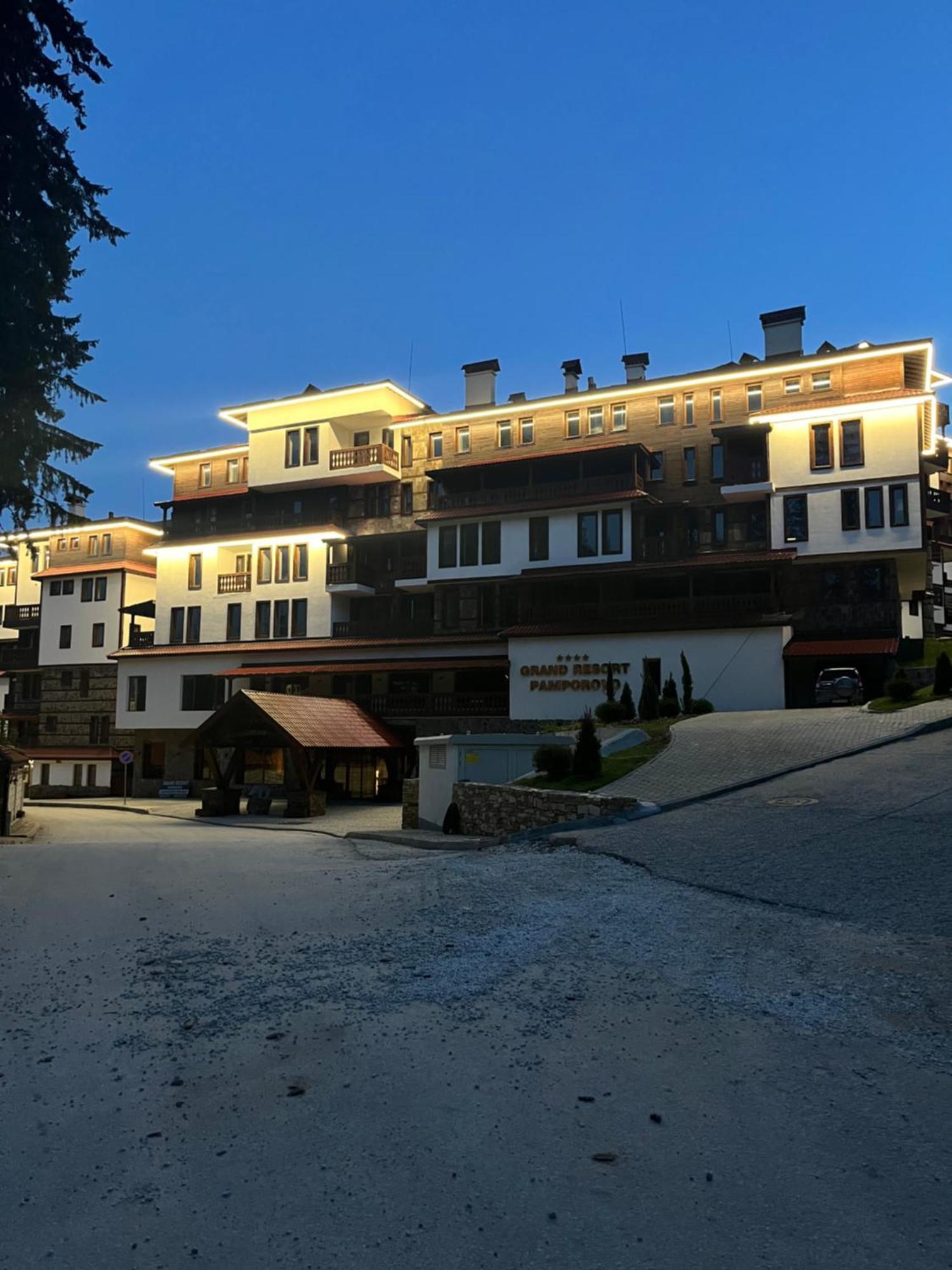 Grand Resort Luxury Apartment Παμπόροβο Εξωτερικό φωτογραφία